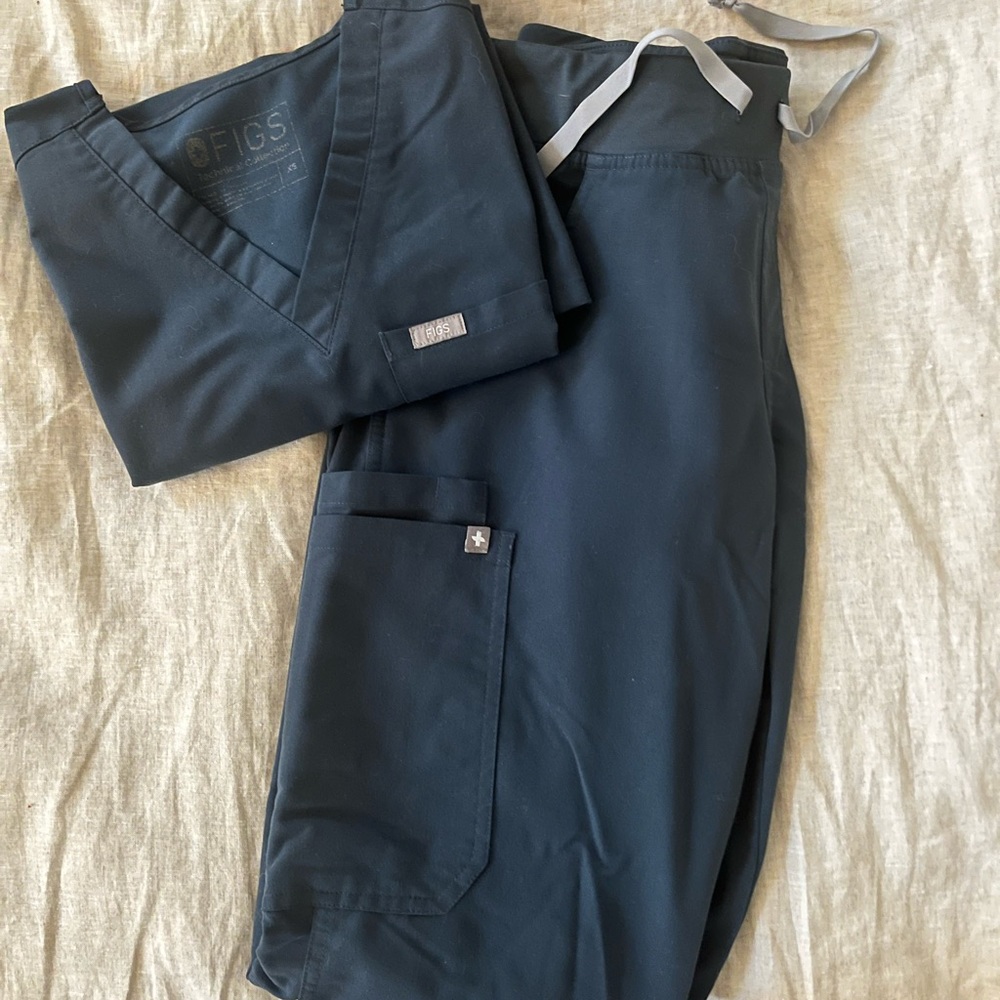 Women’s dark harbour figs scrubs